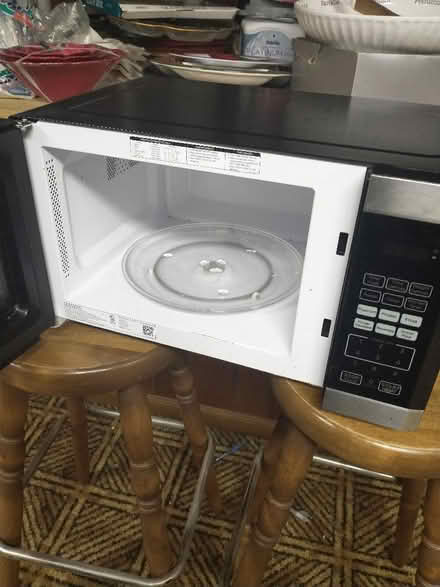 Photo of free Microwave Oven (Oregon) #1