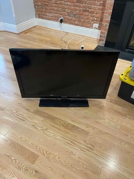 Photo of free 32” Samsung smart TV (Dupont/Logan) #1