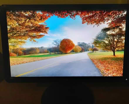 Photo of free Dell PC Monitor (GU7 3AW) #1