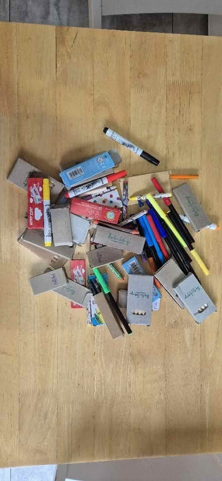 Photo of free Mixed Pens, Pencils, Crayons (Greaves LA1) #1