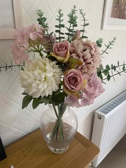 Photo of free Vase of artificial flowers (ST14) #1