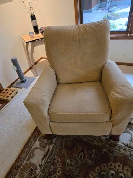 Photo of free Comfortable Recliner (Awbrey Butte) #1