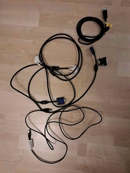 Photo of free Various cables (Harpenden) #1