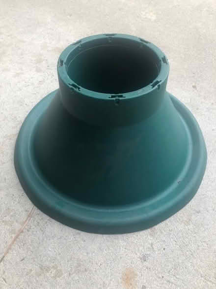 Photo of free Christmas tree stand (North Hollywood) #1