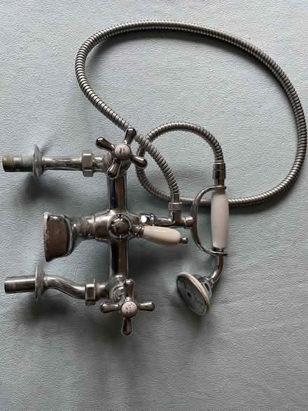 Photo of free Bath taps with integrated shower cradle (Penn HP10) #2