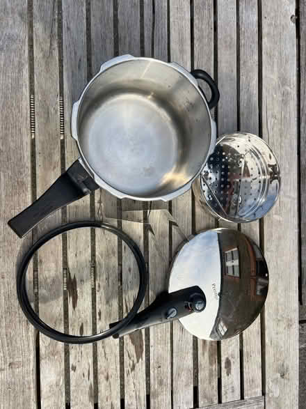 Photo of free Prestige Pressure cooker (Hove BN3) #1