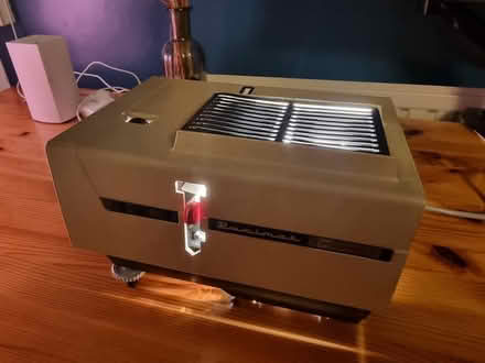 Photo of free Vintage Triumph Slide Projector (Mile End E3) #3