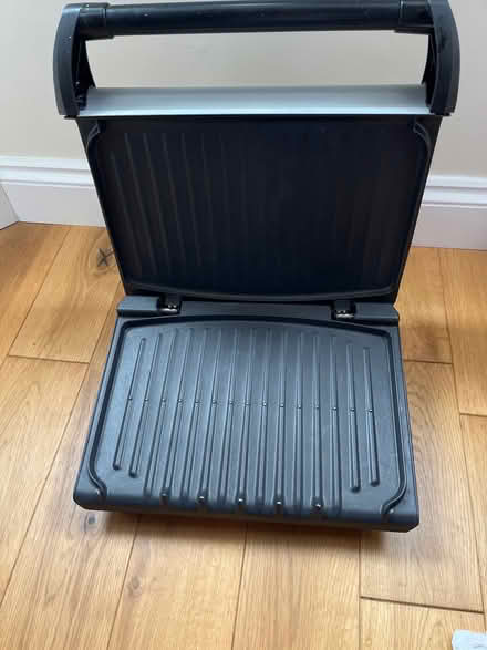 Photo of free George Fireman grill. Family size (Thatcham RG18) #2