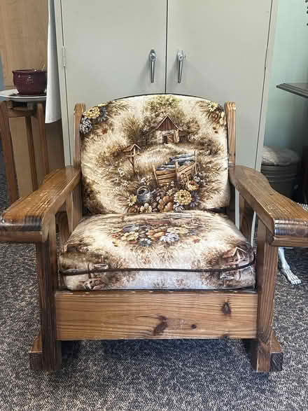 Photo of free Vintage Rocking Armchair & Ottoman (Woodbine, NJ) #4
