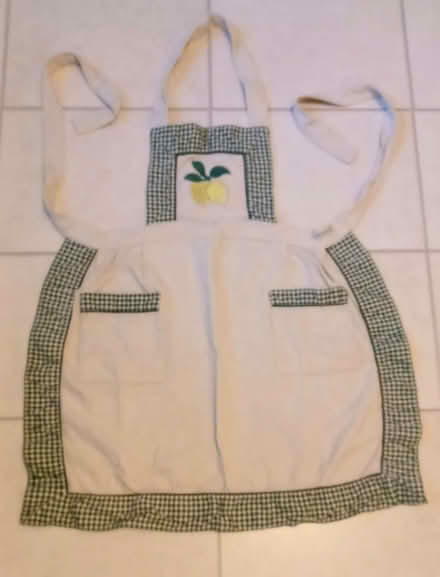 Photo of free Portuguese Kitchen Apron - Fruta Pao (Primrose LA1) #1