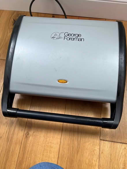 Photo of free George Fireman grill. Family size (Thatcham RG18) #1