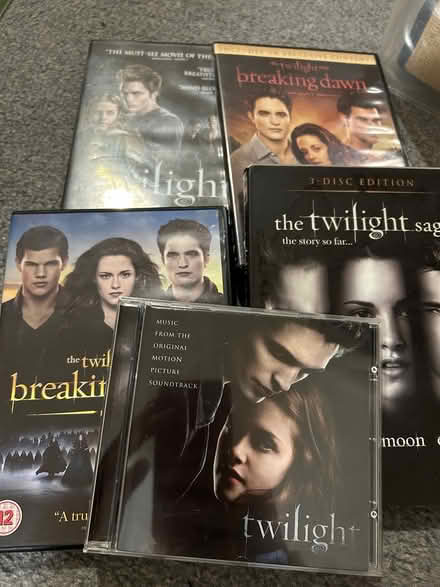 Photo of free Twilight bundle (ware SG12) #1