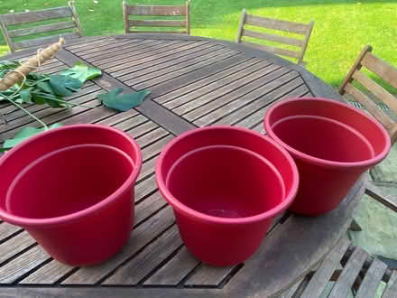Photo of free 3 Red Flowerpots (Wandsworth Common SW12) #1