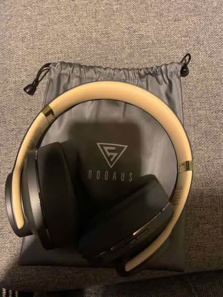 Photo of free Wireless Headphones (B92 olton) #3