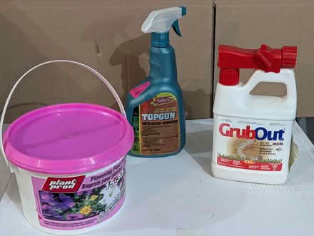 Photo of free Plant fertilizer, lawn chemicals (Old Barrhaven) #1