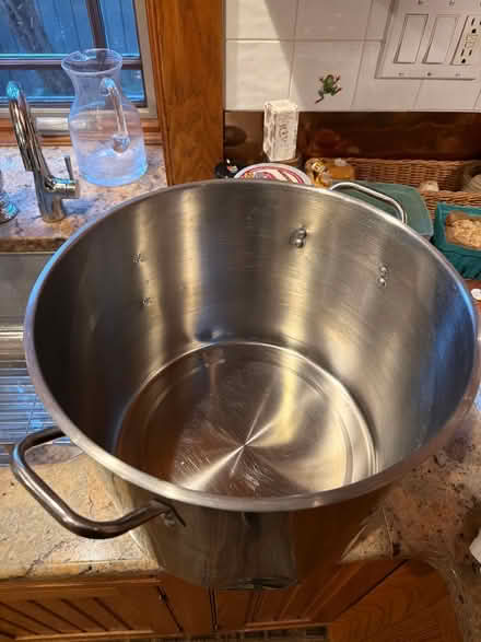 Photo of free Very large pot (Metuchen NJ) #2