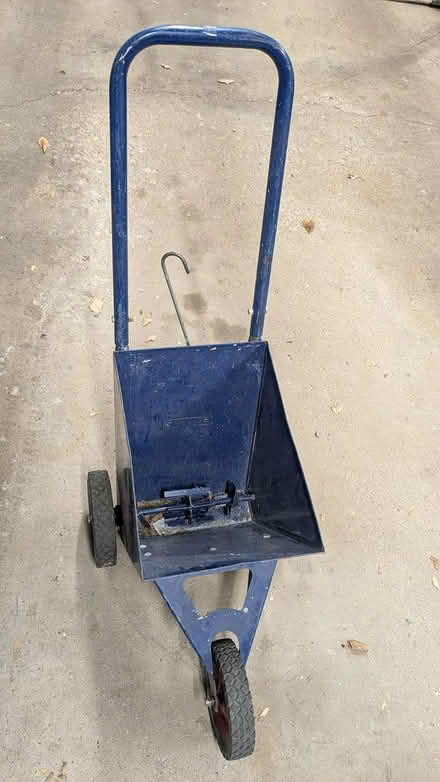 Photo of free Chalk line spreader (Quentin and Euclid) #1