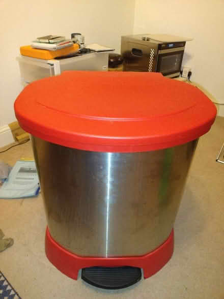 Photo of free Rubbermaid Step-On waste container 87 litres (Chingford E4) #3