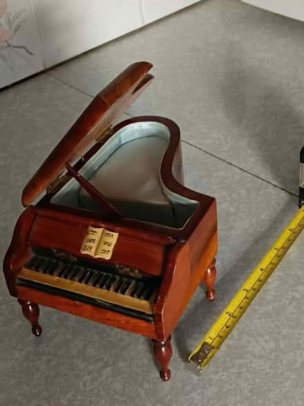 Photo of free Vintage piano music box (Sutton SS4) #3