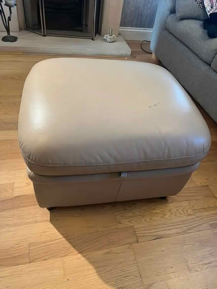 Photo of free Leathers pouffe (with storage) (Charney Bassett OX 12) #1