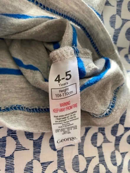 Photo of free Pudsey long sleeve top 4-5yrs (Waterlooville PO7) #3