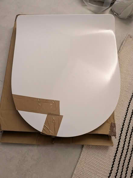Photo of free Soft close toilet seat (broken lid) (N15) #2