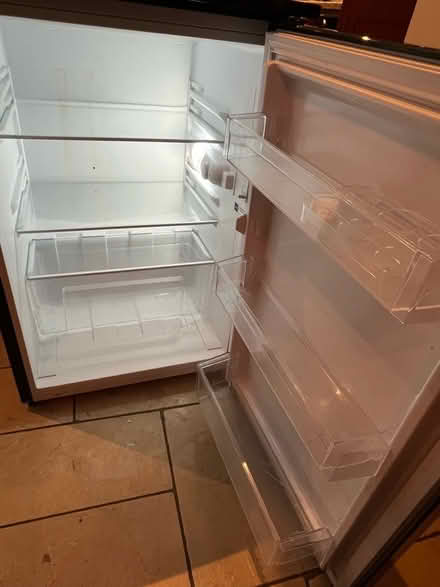 Photo of free Working fridge BUT top door hinge broken (West Oxfordshire OX28) #1