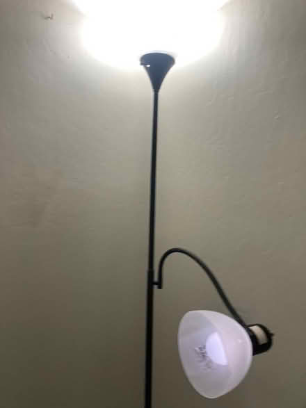 Photo of free Working Standing lamp w/ 2 fixtures (Foothill Boulevard Cupertino) #1
