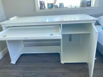 Photo of free White Desk (Linda Mar, Pacifica) #2