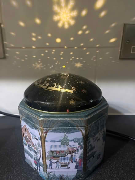 Photo of free M & S biscuit tin empty (Clevedon BS21 near Aldi.) #2