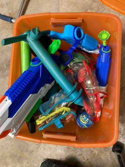Photo of free Water guns and sand toys (Cambridge Dr in Dunwoody) #1