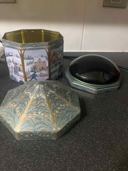 Photo of free M & S biscuit tin empty (Clevedon BS21 near Aldi.) #3