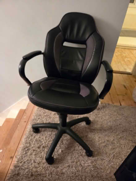 Photo of free Office chair (New Ash Green DA3) #1