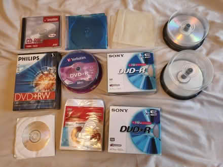 Photo of free Various Recordable DVDs + boxes (Jerrymoor Hill Finch RG40) #1
