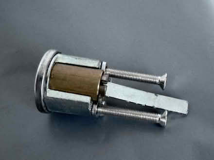 Photo of free Union cylinder lock + 3 keys (KT3 New Malden) #3