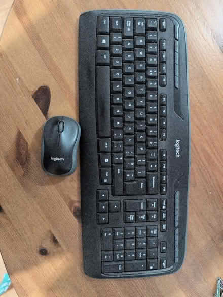 Photo of free Wireless keyboard and mouse combo (Headington OX3) #1
