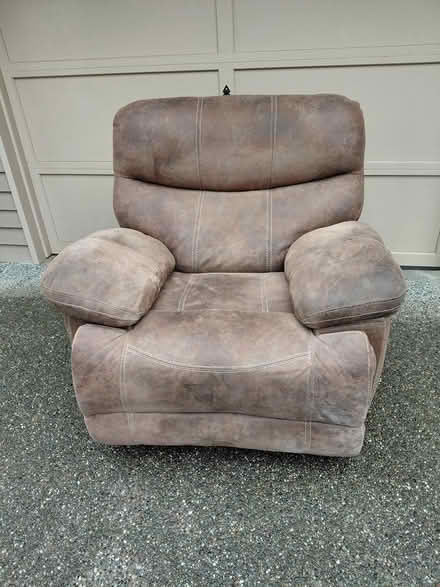 Photo of free Recliner (Juanita (Kirkland)) #1
