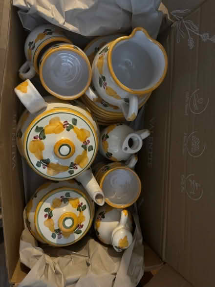 Photo of free Ceramic set and plate set (Ellesmere Port) #1
