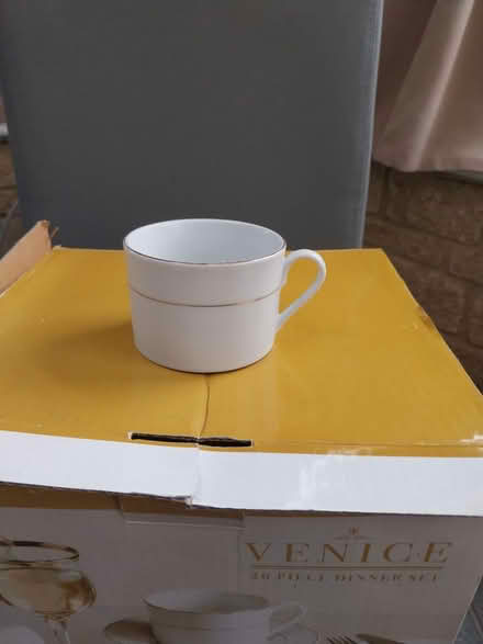 Photo of free Dinner set (Calne) #3