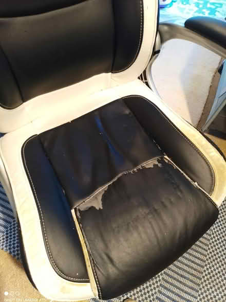 Photo of free Gaming Chair (Matlock DE4) #2