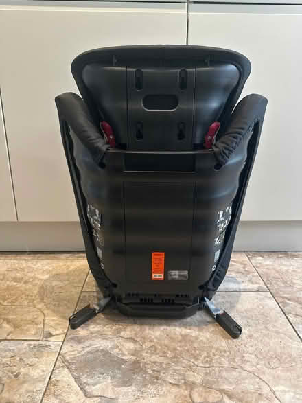 Photo of free Britax Romer car seat (BR3) #3
