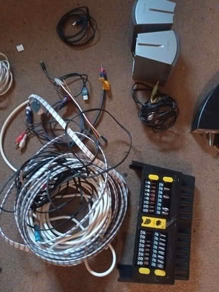 Photo of free Cables and stuff (Kingsley Park) #1