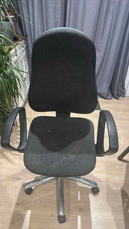 Photo of free Desk or gaming chair (Bradford on Avon BA15) #1