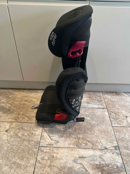 Photo of free Britax Romer car seat (BR3) #2