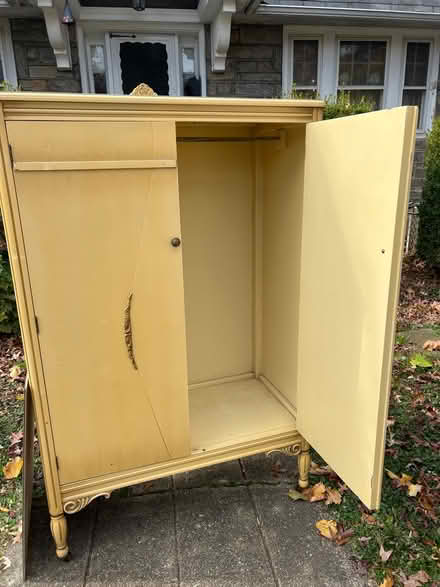 Photo of free Curb Alert - Full Bedroom Set (Drexel Hill) #2
