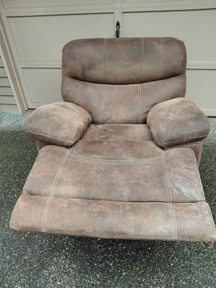 Photo of free Recliner (Juanita (Kirkland)) #2