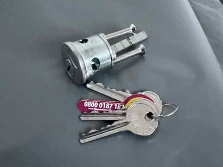 Photo of free Union cylinder lock + 3 keys (KT3 New Malden) #1