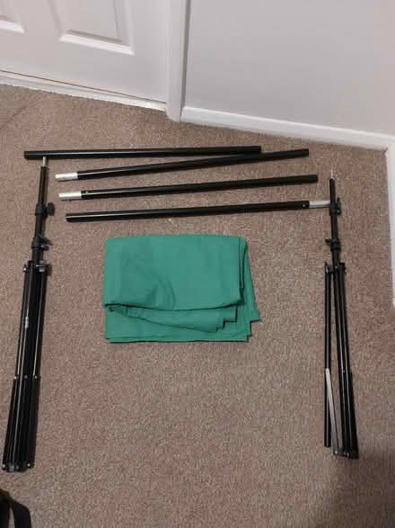 Photo of free Green screen background and stand (Kimblesworth) #2