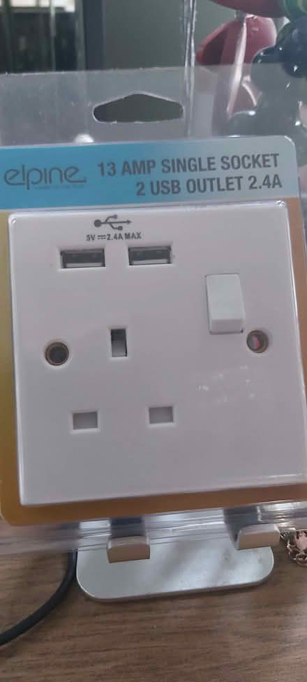 Photo of free single socket/usb outlet (Moseley B13) #1