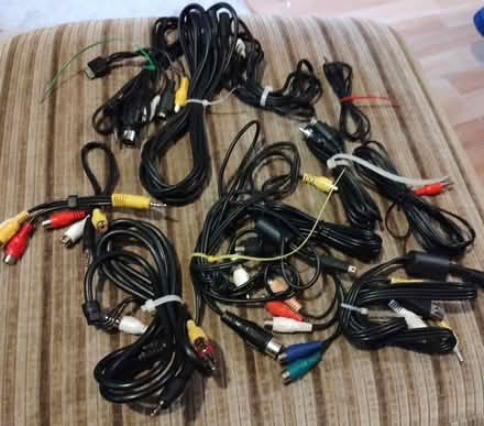 Photo of free Cables and stuff bonanza (Hatfield, AL10) #1